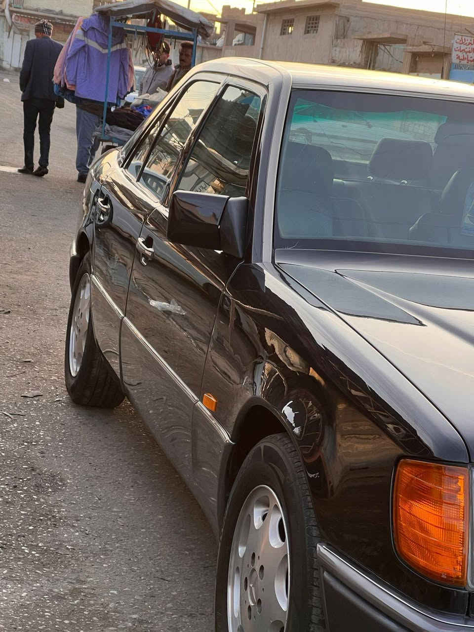 مارسدس للبيع
موديل 1990
السياره فول مواصفات 
تدفىه تبريد شرط 
المكينه الكير  مال ملكه ٣٠٠٠ شرط 
السيره بخ  جماليه بدون ضرر 
***********
خاص مااجوب
