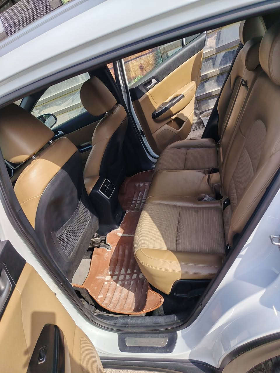 موديل 18 خليجي شركة الدولية المقدس حساس امامي خلفي مري شفط لايت زنان وزركات لايت ماشي 104 الف رقم مشروع وطني كشن السايق كهرباء طخة خفيفة الباب الخلفي يمين مكفولة من كلشي *********** سعر 175 وبيه مجال للطيبين بيع فقط بدون مراوس بيع فقط والسيارة بسمي من البيت للدوام رقم مميز
