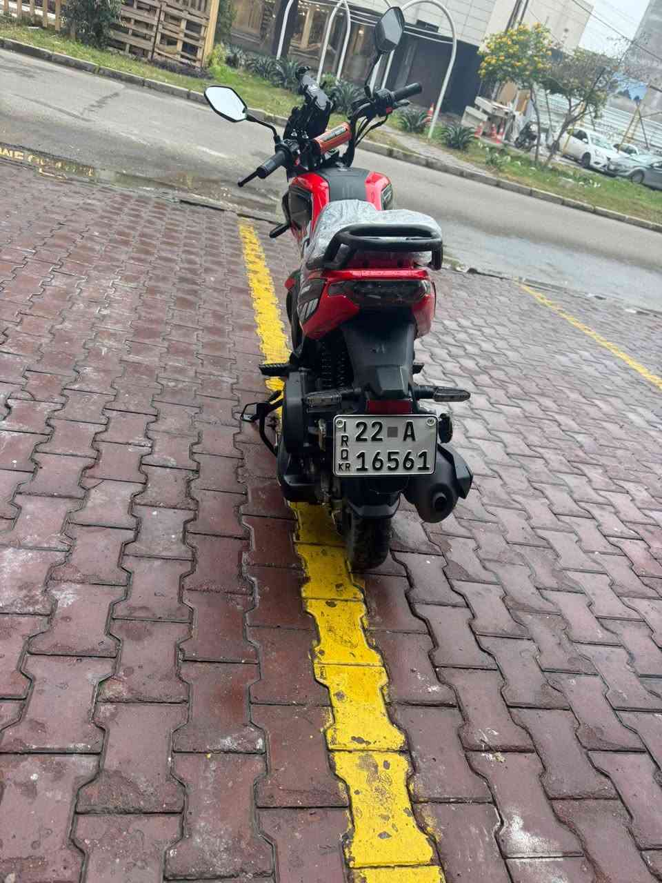 🏍️ للبيع: دراجة Keeway Minnix 150 - نظافة ممتازة 🏍️
دراجة كيوي منكس 150، دراجة رياضية وعملية جداً، نظيفة ومحافظ عليها (الصور تحكم).
📝 المواصفات:
الماركة: Keeway (كيوي).
الفئة: Minnix 150.
المسافة المقطوعة: 5,026 كم فقط.
المحرك: 150cc، أداء قوي واقتصادية جداً بالبنزين.
الميزات: شاشة ديجيتال متكاملة، كشن مغلف، تبريد هواء، ومنفذ شحن USB.
📋 الموقف القانوني:
اللوحات: مرقمة رقم أربيل أصولي.
الأوراق: كاملة وجاهزة للتحويل.
📍 المكان: بغداد
💰 السعر: 2,000,000 دينار (مليونين)
📞 للتواصل: ***********
ملاحظة: الدراجة لا تزال بوضع الوكالة، محرك اوتوماتيك وعارضة بشرط الفحص.
