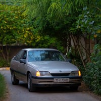 اوميكا موديل  1991 محرك 2000 cc  السيارة بحالة جيدة بيها  ملاحظات بسيط...