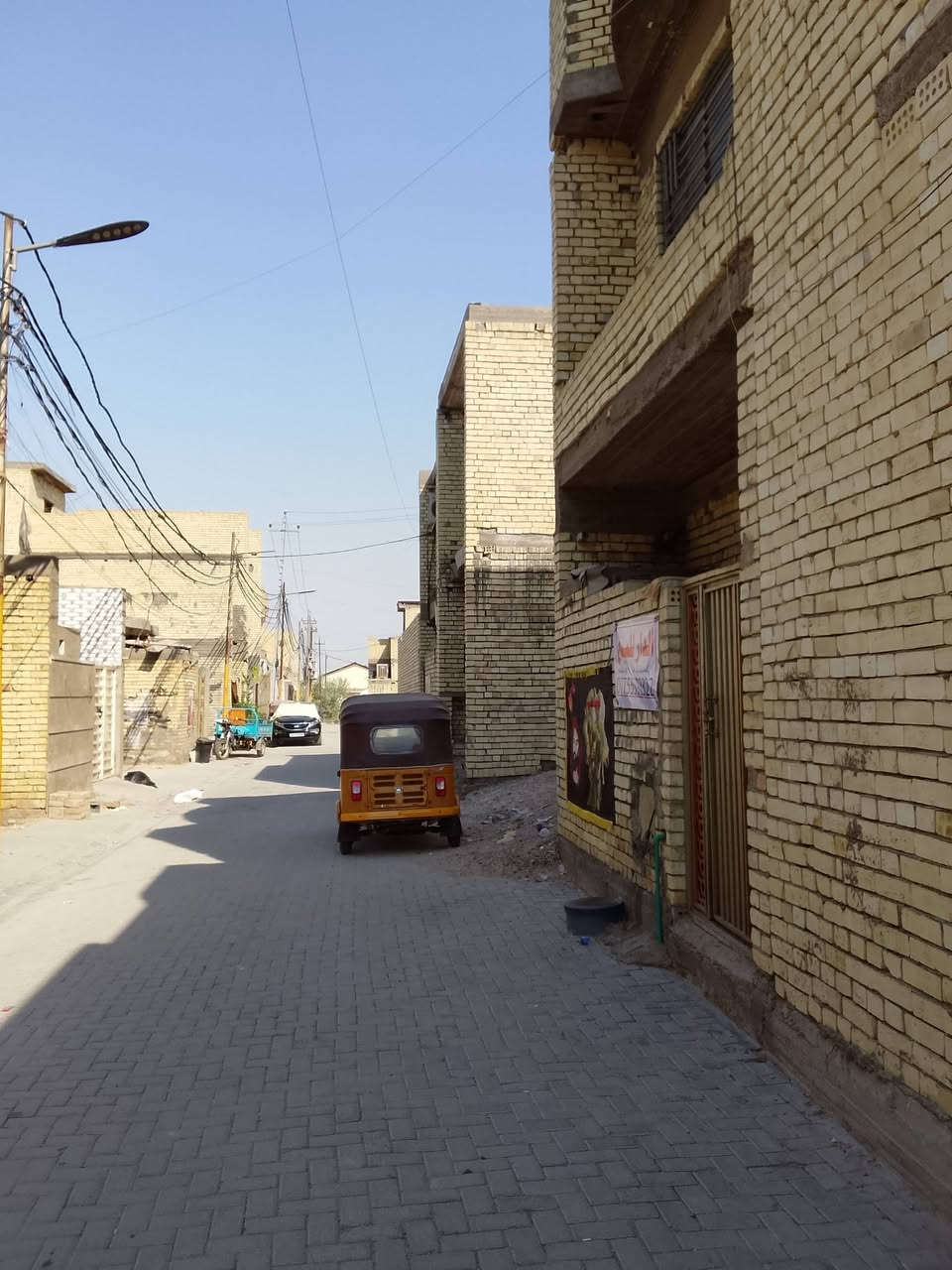 السلا عيكم مكلف بالنشر بيت للبيع /50 متر/ منطقت علاوي لسمر قريب عله شارع المخازن البيت عوزه بس ترميم  ماواده كله موجودة بس اطلع خلفه سيراميك للستقبال الواح وسراميك البيت كله موجوده ماي ماسس وكهرباء البيت سساكنين بي المنطقه كامله من كل الخدمات واي استفسار هاذه رقم صاحب البيت *********** وبي واتساب
