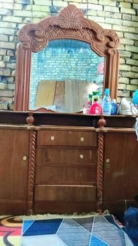 أثاث غرف نوم • للبيع