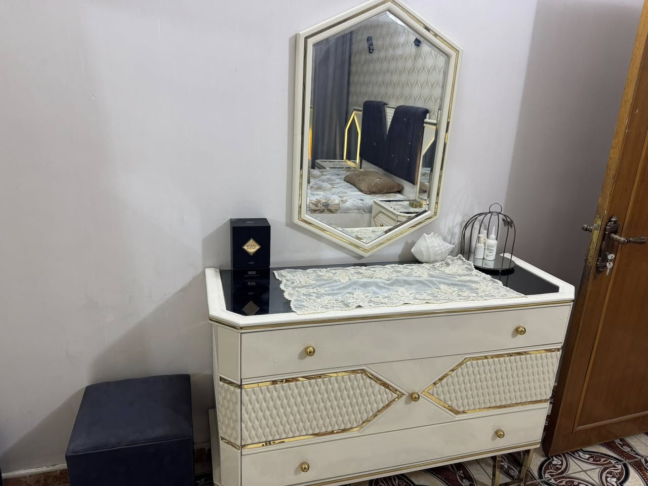 السلام عليكم ، غرفة نوم تركية مستعملة فترة قليلة للبيع السعر مليون ونص للتواصل الرقم ***********
