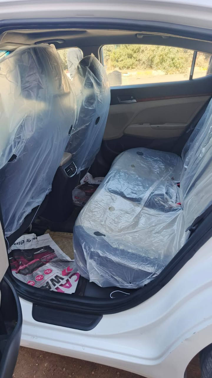 السلام عليكم النتراه 18 خليجي
رقم بغداد 
(كفاله عامه) 
 مواصفات 
شاشه كبيره 
لد نهاري 
يدات ستيل 
اشاير بل مري 
قطعتين تبريد 
فولل عده البصمه 

السعر 157وبيه مجال 
مكان السياره كربلاء طويريج 
رقم ***********
