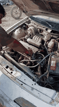 السلام عليكم سياره للبيع راعيه ميت تكفل سرقه سياره خير من الله بس بيها بخاخات تعبانه لسعر ١٢ بيه مجال حك جيه ***********
