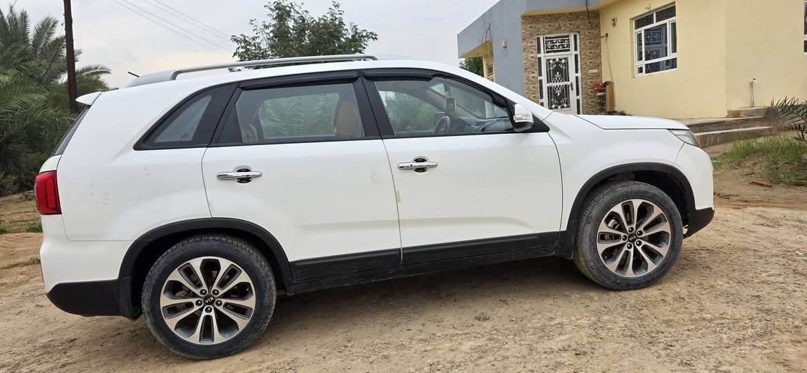 #للبيع
السلام عليكم 

سورنتو 2015 / V6 خليجي نص فول معروفه مواصفاتها 
محرك مبدل طابوكه جديد وكير مكفول ان شاء الله 
مكفوله مع بارد اقل لشبر 
ماشية 185 .
رقم كركوك .
مكاني تكريت 
سعرها 175 قفل 

للأستفسار ***********
