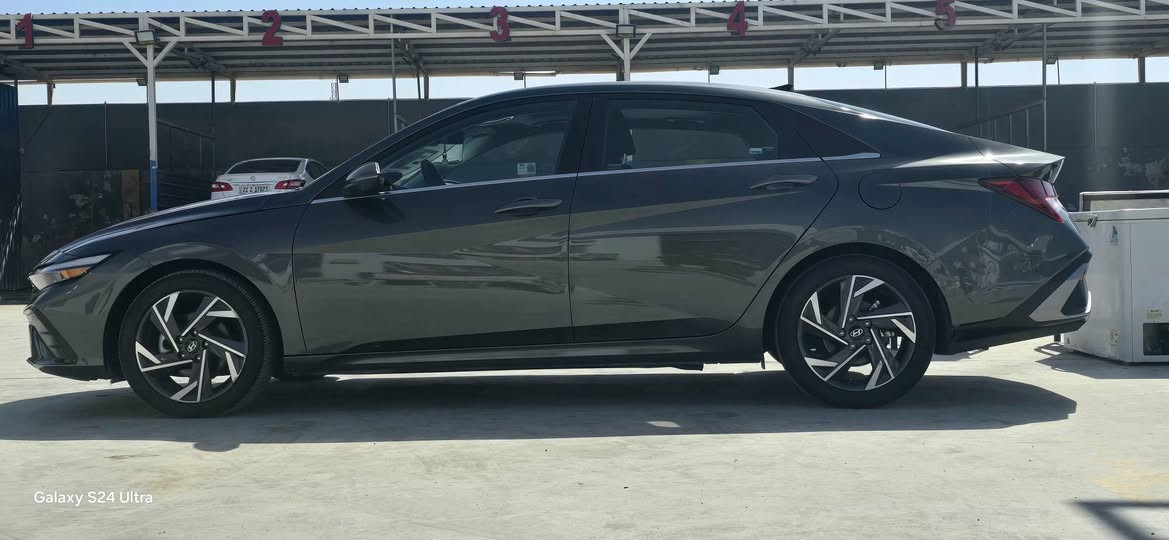 النترا  ٢٤ لمتدد
تبديل جاملغ و بنيد نفس اللون 

شوي بارد بالجاملغ  جوه قبل بانزين

بدون اي دواخل او لغد .

الإيرباكات كله سليم 

مكان واسط كوت 

***********
