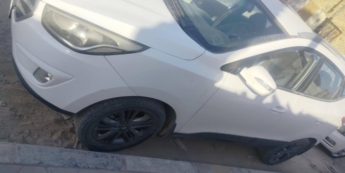 توسان للبيع موديل ٢٠١٥ نجف بأسمي بيهه بارد خفيف بالجاملغ الامامي اليمنى فقط 
السعر ١٥٨ 
***********
