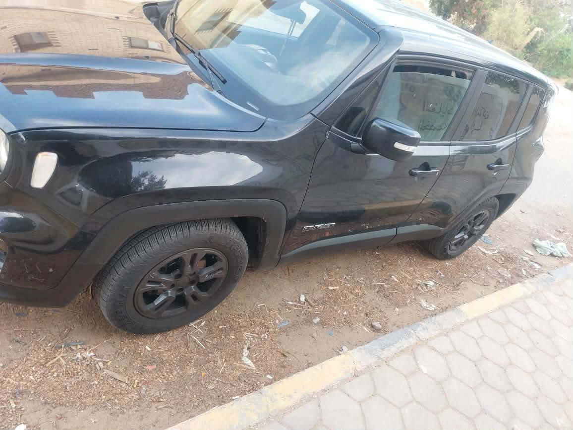 جيب رينجيد موديل 21 فئه اولى
اللون اسود 
عداد 55.000 km
رخصه سنتين 
مرور البحر الاحمر 
مالك اول  من الزيرو
صيانات منتظمه بالتوكيل بالفواتير 
طقم كاتوش جديد   فابريكة بالكامل بره و جوه حاله ممتازه جدا 
مثبت سرعه
تحديد خروج المسار 
حساسات خلفيه 
فاميه  خلفي وجانبي  مثبوت ف الرخصه
  و بطاريه زيرو  تكييف تلاجه موتور و الشاسيه صالون زيرو شاشه تاتش المفتاح الاسبير لم يستخدم موتور و فتيس و عفشه حاله ممتازه جدا ولا تحتاج إلى اى مصاريف نهائى عربيه عمليه +شكل شبابي+اعتماديه  عاليه +ثبات وارتفاع عن الأرض مناسب لاي طريق  العربيه يعتبر كسر الزيرو
او حالة الزيرو

 

مكان المعاينه البحر الاحمر رأس غارب أو الغردقه


**إذا كنت صاحب هذا الإعلان وتريد حذفه لأي سبب، رجاءا أرسل رسالة إلى الدعم الفني**