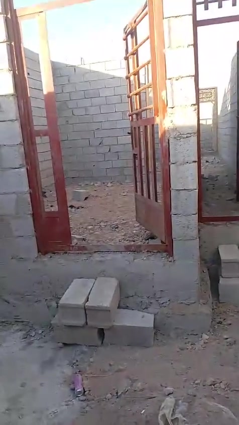 اسلام عليكم  يوجد هيكل للبيع  عقد زراعي  منطقه العريفيه جسر ديالى القديم مساحه 100 متر  هيكل كامل أبواب شبابيك  باب خارجي  صاله و ممر وحولي هو مطبخ حمام داخلي وحمام خارجي وترك  للاستفسار عله رقم ***********
