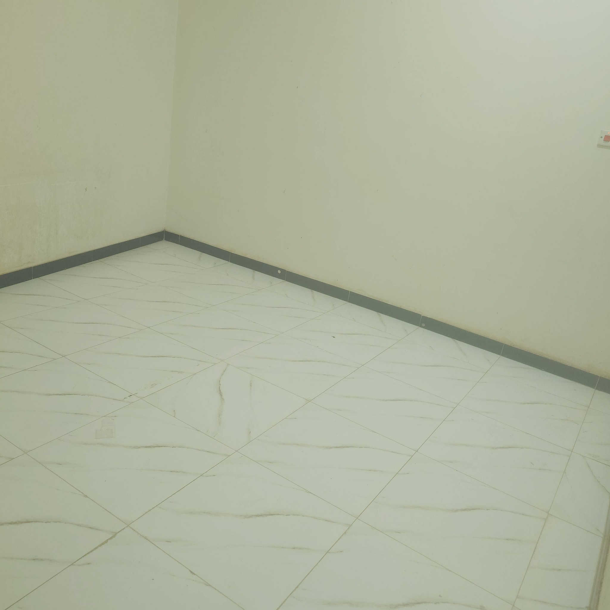 بيت للايجار خلف المعهد غرفه وصاله ومطبخ واستقبال حمامات طارمه ايجاره 300
***********
حي الزهراء
