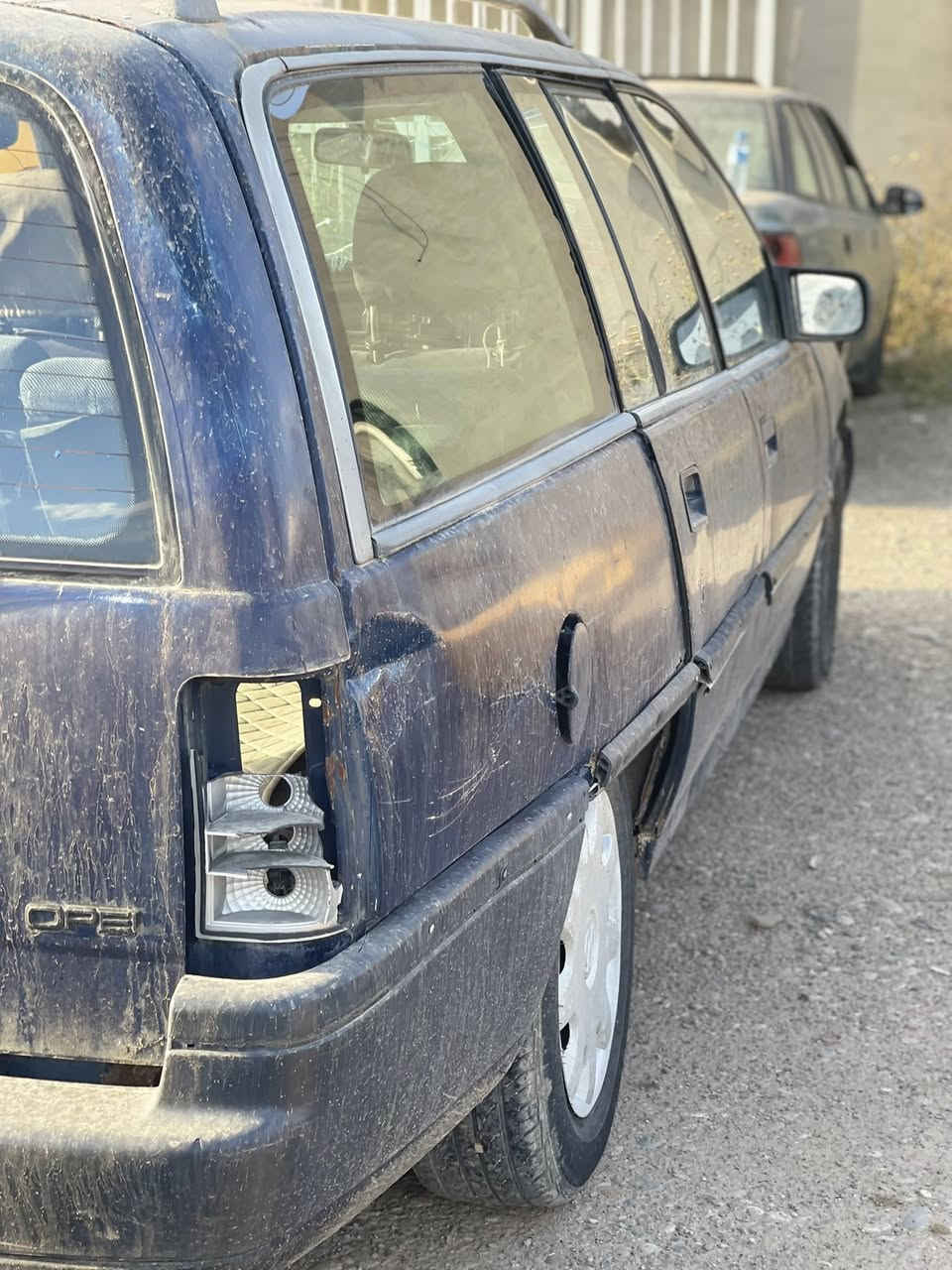 للبيع بـ سعر مناسب جدا 14$وبيها مجال
أوبل اوميكا  دفتر بنزين سنويه مشروع وطني قديم يعني سنويه ساقطه ب 2024 صاحبه بكركوك بشرط تحويل والوكالة 

سياره بطاقه بنزين بيها محرك 20 بلادي كير عادي 

سياره كير مكينه صدر تايرات دبلات كله بشرط 

بدون اي عيب بس صبغها شويه تعبان 

وسعرها جدا مناسب 14$وبيها مجال 

العنوان كركوك حي الخضراء 

***********
