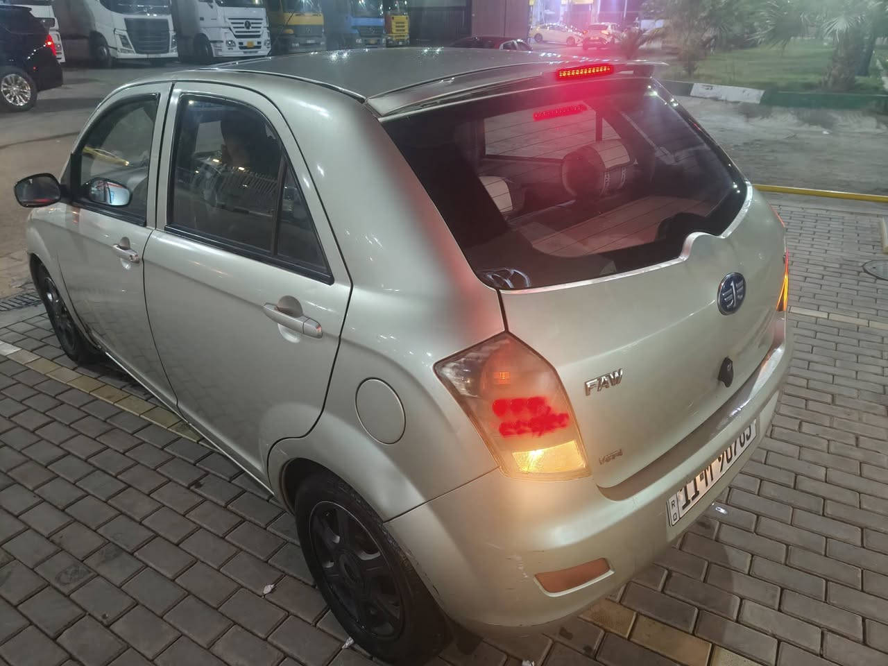 السلام عليكم فاو اوتماتيك موديل 2013 ماشيه 40 الف السياره مكفوله من الضربه ولصبغ بيها جاملغ امامي بي طخه ومصلح علبارد مكينه وكير جدد تبريد ثلج تخم تاير كهربائيات كلشي شغال غرفه جديده ريمون سنتر لوك شاشه تاب كامره خلفيه السعر 33 قفل بدون عمله مكاني بغداد السيديه تقاطع درويش رقمي ***********
