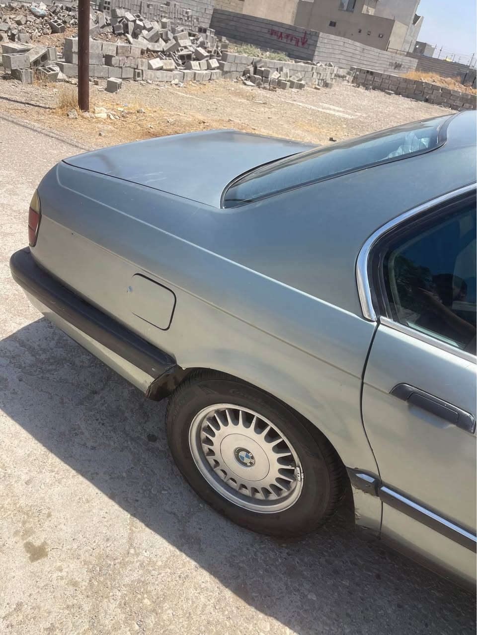 سلام عليكم اولا 
بي ام دبليو 735 اصل وفصل كير اوتوماتيك محرك ٣٥ مفتوح بلاد شرط لا صرف ولا بخار ولا حتى صوت 
سياره فول مواصفات ٤ جام كهرباء  وشاشه دشبول شغال بلاد تبريد قطعتين نقص فقط بنكه وغاز
كهربائيات كامل شغال بلا عيب 
رقم نينوى دولي جديد سنويه ٢٠٢٩ وهزه جديد السياره شرط من كلشي بس بيها ضربه بالجنطه بدون دواخل وبدون خياس صدر كدام لوك صدر خلفي لوك دبلات شرط من كلشيء السياره مال جناي 
السعر ٤٢ ورقه وبيها مجال بسيط للشراي . وبخدمه الجميع
الشراي يتصل افضل 
***********
*********** كركوك, العراق
