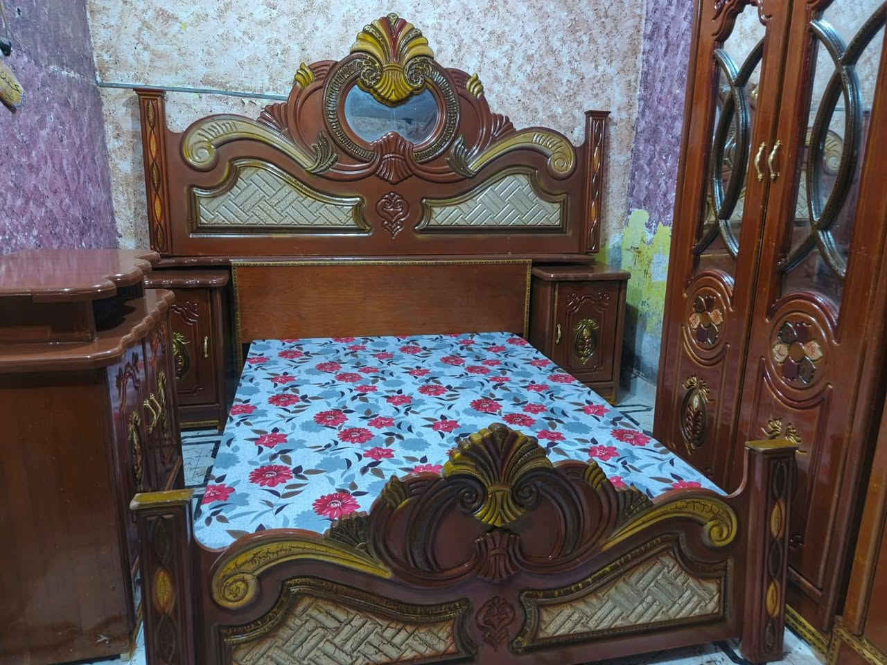 غرفه اخشاب ام الخمسه نجاره جديده كلش نهايته 550مكان ناصريه ***********
