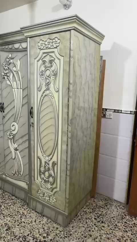 ٦٥٠غرفه اخشاب ست بوب صبغ حراري جديده بعدها زاويتها كنتوريه مكاني بغداد الشعب حي بساتين وعندي توصيل الاستفسار ‭٠٧٧٢ ٩٧١ ٤٢٥٤‬
