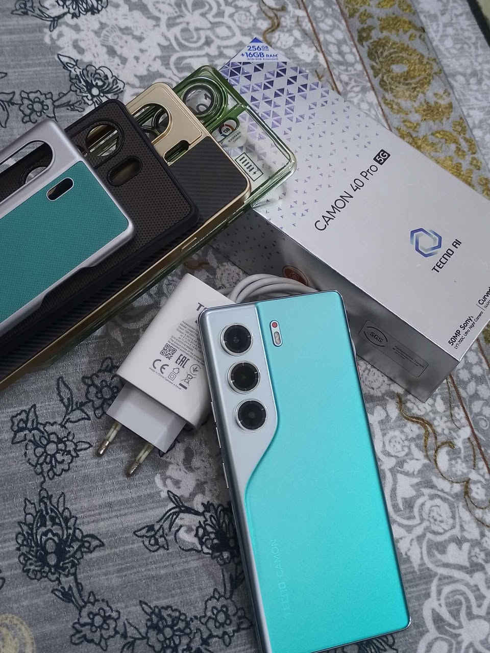 السلام عليكم
‏
‏تكنو كامون 40 برو 5g
‏استعمال اقل الشهر
‏مواصفاته معروفه 
‏ملحقاته كامله كارتون + شاحن + اربع كفرات هديه 
‏مكفول ونضيف كلش اخو الجديد
‏
‏السعر 350 
‏مكاني نجف حي الشرطه
‏للأستفسار خاص النجف, العراق


**إذا كنت صاحب هذا الإعلان وتريد حذفه لأي سبب، رجاءا أرسل رسالة إلى الدعم الفني**