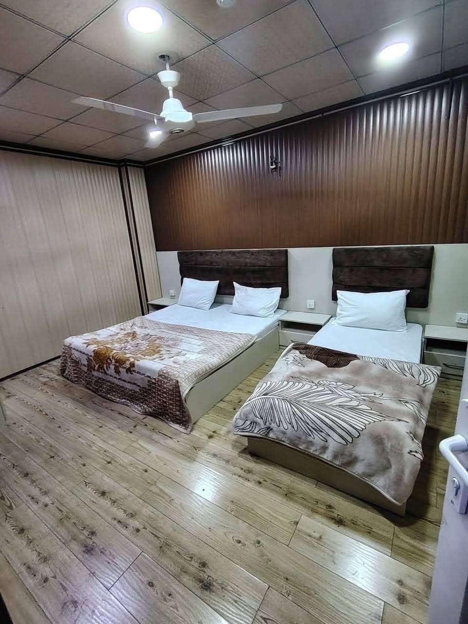 🌙✨ عرض خاص بمناسبة عيد الفطر المبارك ✨🌙

يسرّ موتيل أناقة أن يرحب بزبائنه الكرام ويعلن عن استقبال الضيوف خلال أيام العيد في أجواء مميزة من الراحة والهدوء.

✔ مكان مريح ونظيف
✔ خدمة مميزة واستقبال على مدار الوقت
✔ موقع مميز وسهل الوصول

📍 العنوان: السليمانية – شارع 60
📞 للحجز والاستفسار: ***********

أهلاً وسهلاً بكم في موتيل أناقة
نتمنى لكم عيداً سعيداً وإقامة طيبة 🌙✨
