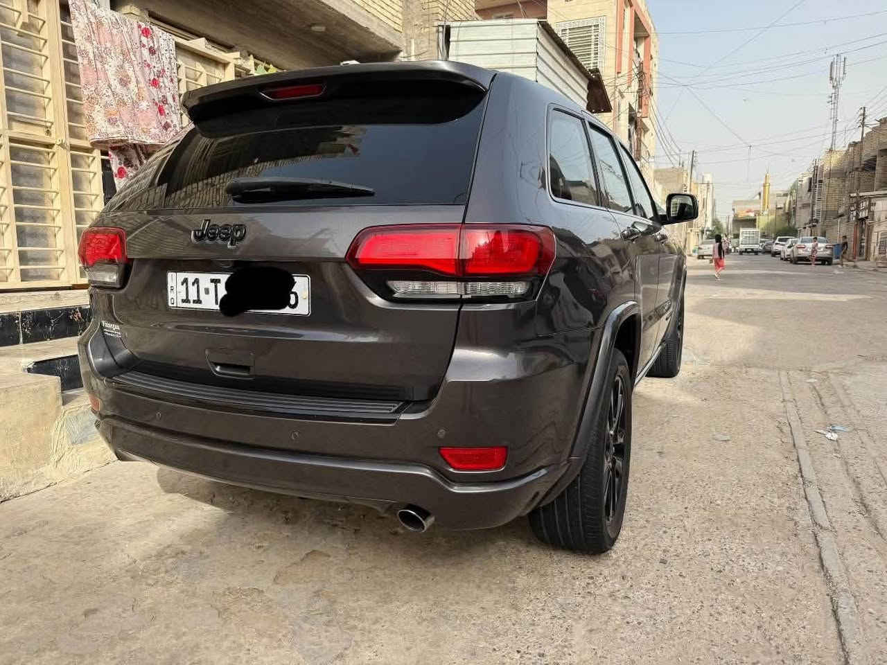السلام عليكم
جيب 2018 بلاك توب رقم بغداد 
السعر 185 وبيها مجال 
مكاني بغداد *********** الرصافة 
حادثة البنيد مبدل جاملغات امامية مصبغوات
حادث امريكا .
الصدر والحدادية كلة جديد
محرك 3600 مكفول من كلشي
السيارة كلش جديدة 
بصمة تشغيل 
فتحة
كشنات حار
سبورت 
تشغيل عن بعد
جنطه كهرباء 
كشنات حضن
ويل حجم 20 بلاك توب بلادي  
كامرة خلفية دوارة
توقف ذاتي 
حساس خلفي 
وبعد هواي مواصفات وبل اضافه قبل يومين كملت ادامه السياره كلها
