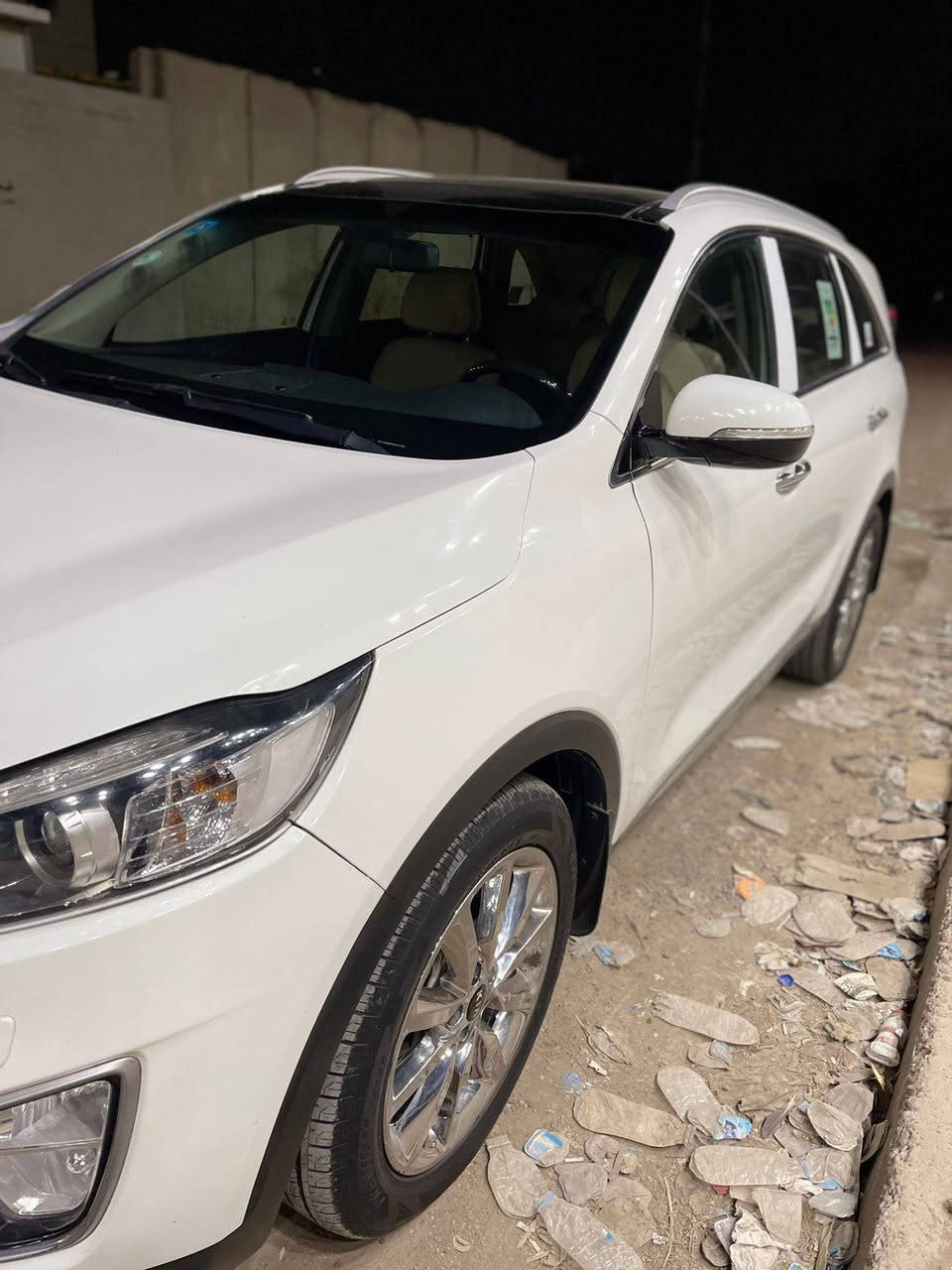 السلام عليكم سورنتو خليجي موديل 2017
موصفاتهة 
بصمة 
بانورما 
جنطة كهرباء 
بردات خلفية 
سبعة راكب 
كشنات جلد و كهرباء 
ثلاث قطع تبريد 
ثلاث وضعيات قيادة 
حساس امامي وخلفي 
تحكم ستيرن جهتين 
انارة ترحيب داخلية وخارجية 
بصمة ابواب 
محرك 6  سلندر بلادي كفالة من فتح وضع شركة 
كير على وضع شركة كفالة من فتح 
ماشية 120 
السيارة كفالة عامة من صبغ والبارد و الفتح و تبديل 
فقط شخط زغير باب خلف صدر مكحل على كدة 
رقم السيارة بغداد الدولي با اسمي سنوية لل 2027سيارة على ايدي 
مكاني بغداد 
السعر 235 
***********
