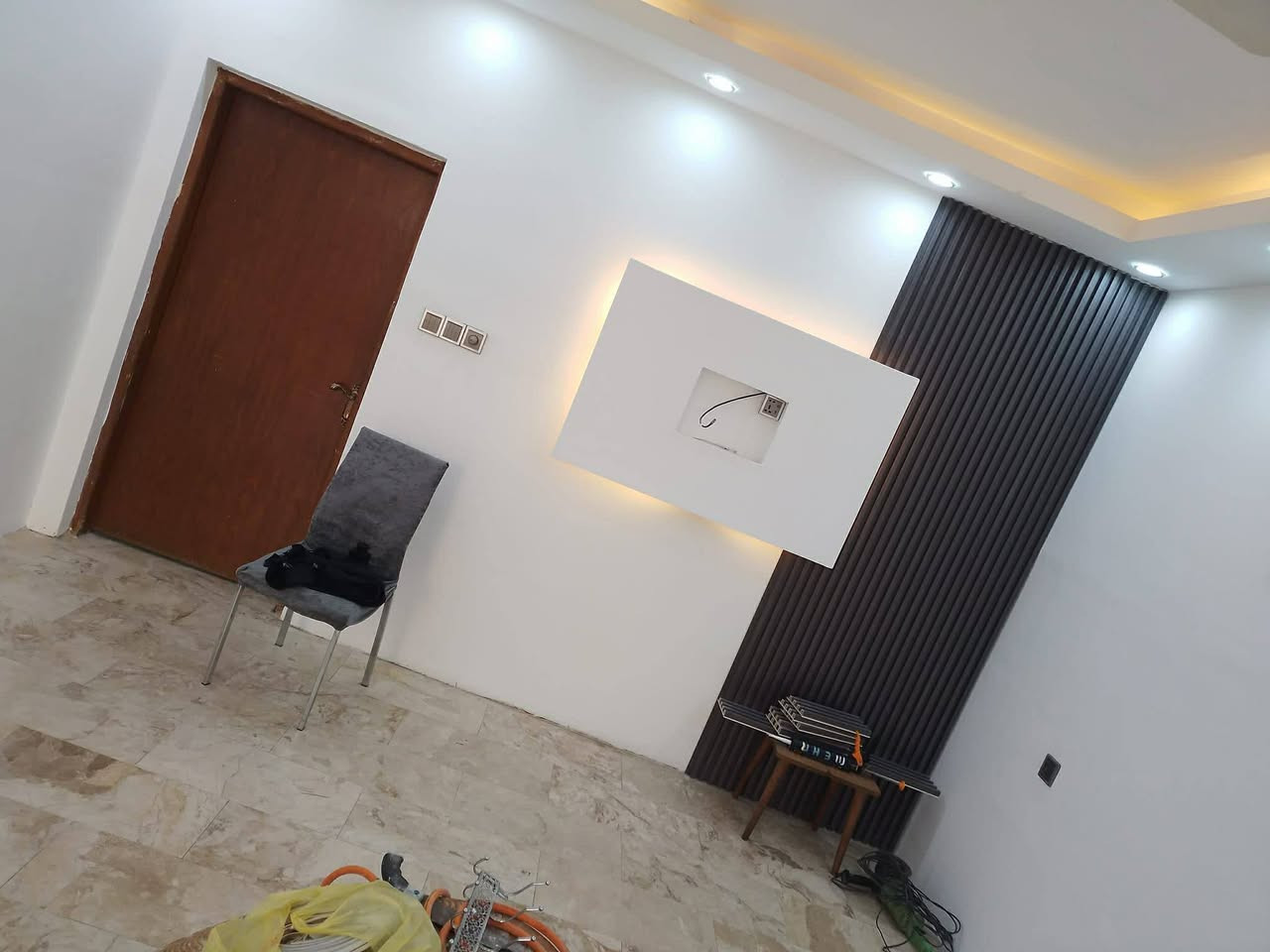 اصباغ وديكورات وترميم ***********
