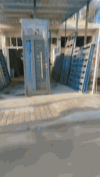 سلام عليكم بغداد مدينه الصدر قطاع ٤٩ نهايه شارع الداخل قرب كراج الوسط هذا عملي ان شاء الله ينال إعجابكم بيبان الرخام بديل الخشب أبواب جنل 4ملم والداخل ملم ونص (***********)
