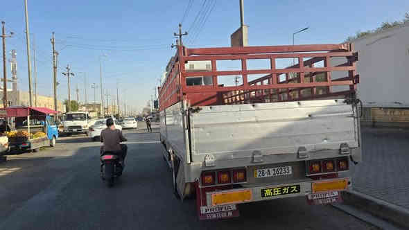 السلام عليكم فوزه بزون البيع 17عادي كير برميل طول6/10 غير /***********
