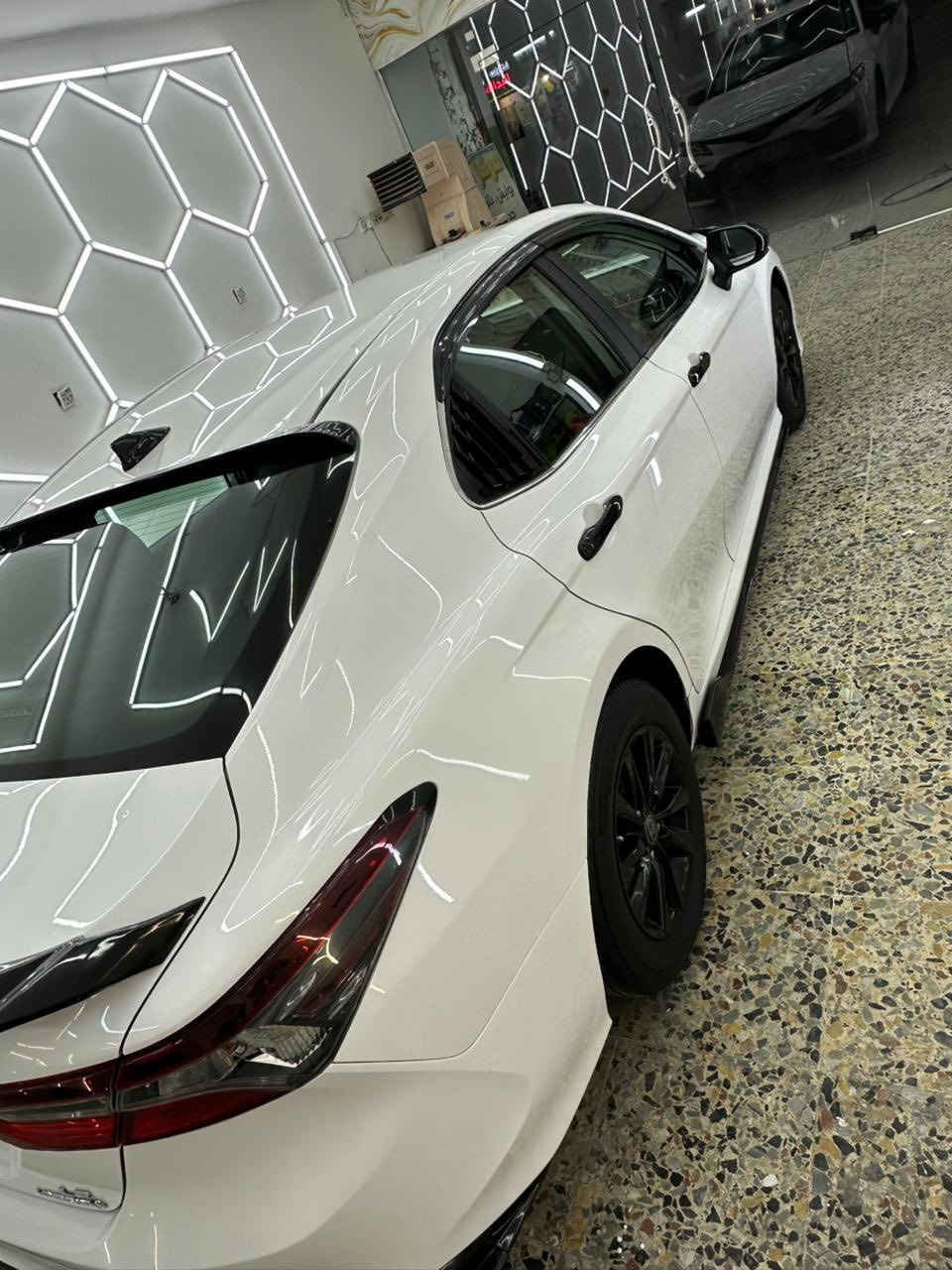 كامري هايبرد أمريكي 2024 كلين بدون صبغ بدون تبديل فقط بارد كل التفاصيل مذكوره بالصور
السونر 
المشي 
صور الحادث 

✅️ مواصفات LE بصمه 
✅️ضرر بارد بين الباب والجاماغ شبر 
✅️دخول ذكي
✅️رادار 
✅️قيادة ذاتية 
✅️تحديد مسار 
✅️مانع تصادم
✅️كشن  كهربائي 
✅️هاند بريك كهربائي 
✅️اوتو هولد 
✅️ثلاث وضعيات قيادة سبورت ونورمل وايكو
✅️كار بلي
✅️كامرة خلفية  
✅️مكينة ٢٥٠٠ هايبرد 
✅️السيارة بأسمي رقم جديد 

السعر ٢٢٠ $ قفل 

📍مكان السيارة بغداد السيدية للإستفسار 
***********
