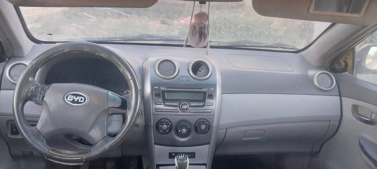 السلام عليكم بي وايدي جي ثري ١٣ محرك كير وصدر جديد كشر كدام العين بي طخطخ سعر ٣٦. *********** مكان سياره بغداد
