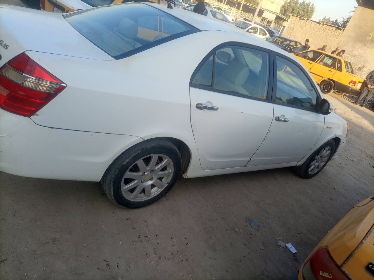 موبل 2012 مكفولة رقم انكليزي بابل سنويه جديده محرك وكير مكفول سعر47 مكان السياره  رقم الهاتف ***********
