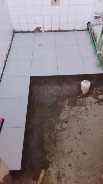 السلام عليكم اني خلفه سراميك وهذا جزء من شغلي  ويوجد كادر واجهايا ولبخ جص بورك وشمنتو 
مرتضى محمد رقم الهاتف ***********
