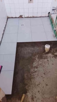 اني خلفه سراميك وهذا جزء من شغلي  ويوجد كادر واجهايا ولبخ جص بورك وشمن...