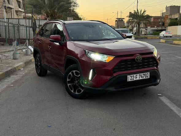 السلام عليكم
راف فور 2021 فول الفول للاخير xle بانزين
رقم اربيل بأسمي تحويل مباشر 
السياره فول مواصفات 
فور ويل 
اناره امامي خلفي led 
فتحة سقف
كشنات جلد لون قرميدي 
نقط عمياء
رادارات فول 
مثبت سرعه تفاعلي 
هيتر مري
كشنات كهرباء
توقف ذاتي
كار بلي بلادي
انظمه auto hold & auto stop 
6 وضعيات قياده
صندوق كهرباء
قطعتين تبريد
ماشيه 84 الف كيلو
مسويلها ادامه كامله من فيت بم ونوزلات وبلكات
السياره معروضه 215 ورقه وبيها مجال للشراي
مكانها بغداد شارع فلسطين
حادث السياره صبغ بنيد وربع الجاملغ فقطط *********** بغداد
