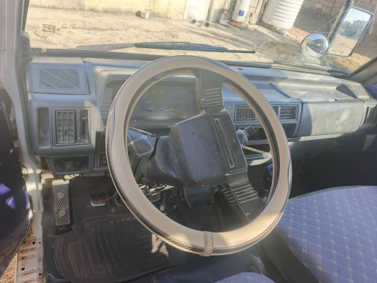 سلام عليكم سيارة للبيع كيه بنكو حمل موديل ٩٥ مكفوله كفاله عامة الرقم انكليزي الاتصال على الرقم التالي ***********
