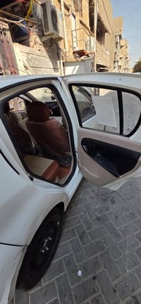 سياره باندا 2013 مثل ما موضحه بصور مابيها نقص عده التبريد بي عطل بسيط ...