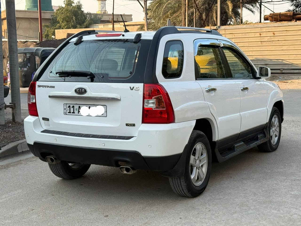 سلام عليكم بيع اومراوس 
كيا سبورتج 2009 خليجي فول مواصفات رقم بغداد الانكليزي 
السيارة  مكينة كير كفالة مكينة ٢٧٠٠
السيارة بيها جاملغ صبغ وشويه بل بنيد  باقي سيارة كفالة
مكينة 2700دوش 
شاشة عرض 
فتحة سلايت روف
اي بي اس 
كشنات جلد 
داخل بيجي وصاج
دسك امامي خلفي
تخم تاير جديد ويل كب
سيارة جديدة واستخدام شخصي 
المكان/ بغداد الكرخ 
استفسار /***********
السعر  / 105 بغداد, العراق
