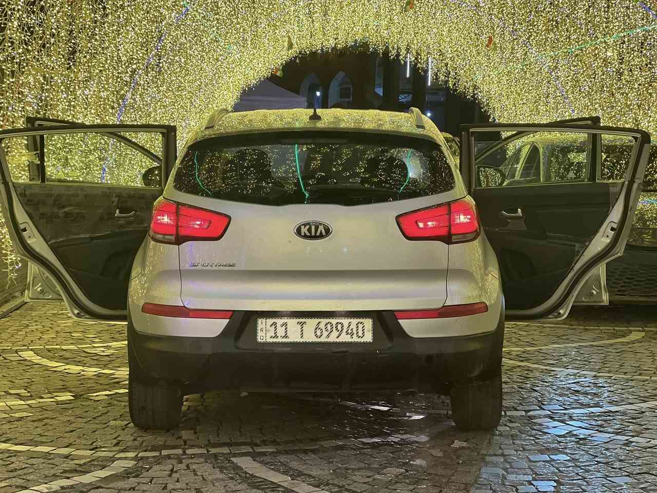 كيا سبورتج 2016 هزة جديدة 
قطعة واحدة فقط قبق الجنطة بدون دواخل نهائياً 
قطعتين بارد بحجم الكف 
كير و محرك ٢٤٠٠ كفالة شرط ينكتبن بالعقد 
السيارة ماشية ٥٠ الف شرط الفحص 
لون سيلفر رقم بغداد السيارة بإسمي 
*********** 
موجودة بغداد الصالحية
