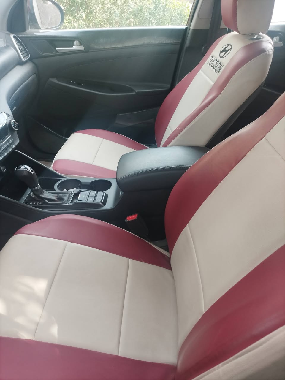 سلام عليكم
توكسان موديل 20وارد امريكي 
حادث جاملغ وباب السائق فقط 
والباقي ليبل واحد
مواصفات بصمه ،بصمة ابواب ،رادار 
داخل لونين كامره 
صور الحادث بل منشور 
السياره باسمي 
المكان حله 
السعر 165
استفسار ***********
