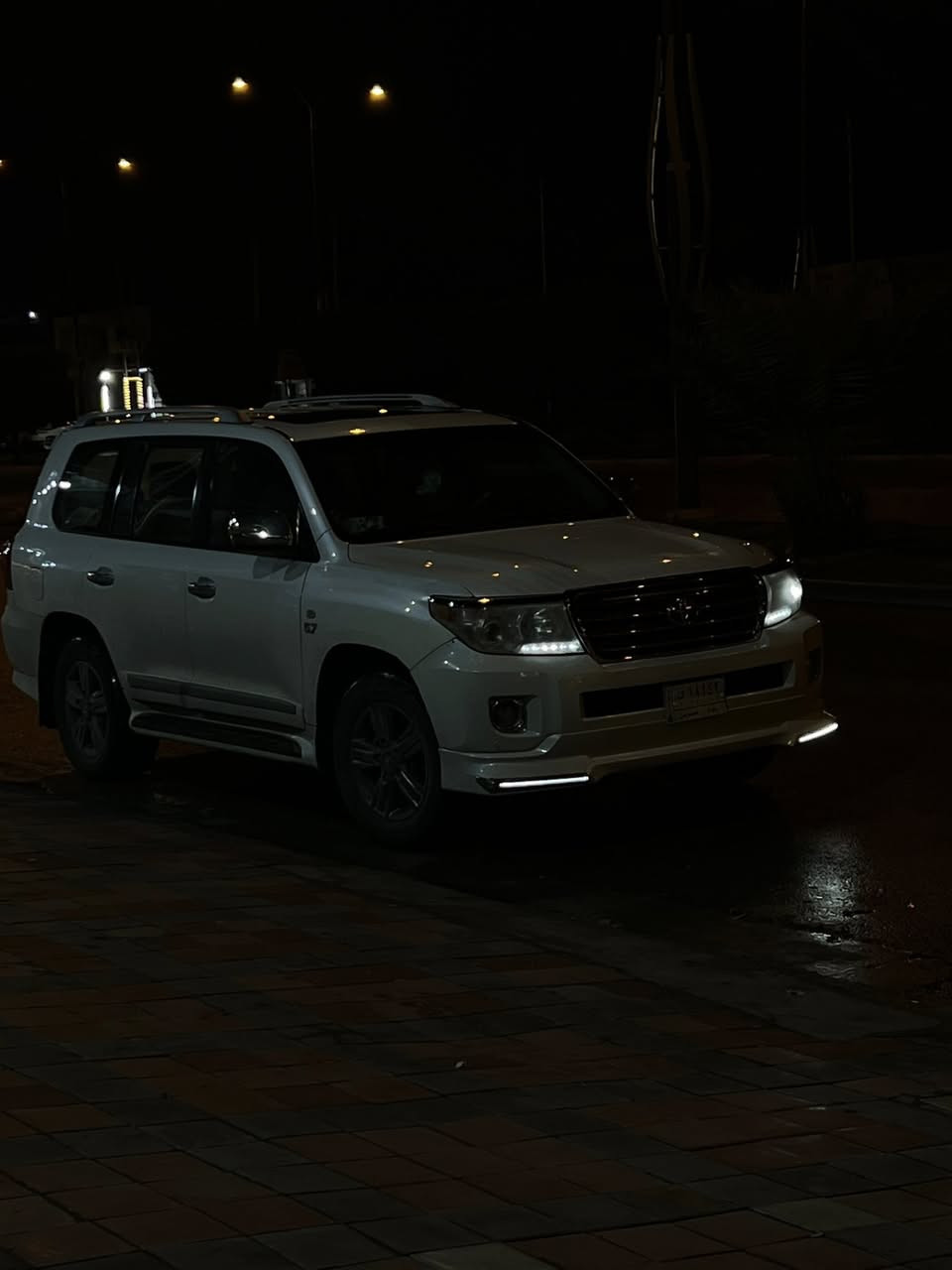 السلام عليكم لاندكروز  vxr 1/1 V8 موصفات لكزز
كفاله فقط نص جاملغ صبغ والباقي سياره بعدها جديده 
رقم بغداد ب اسمي تحويل مباشر 
السياره عندي صارلها ٨ سنوات وعلى ايدي 
السعر ٢٨٥ وبي مجال لطيبين 
 مبارك على الي ياخذها عنواني الانبار الفلوجة 
***********
