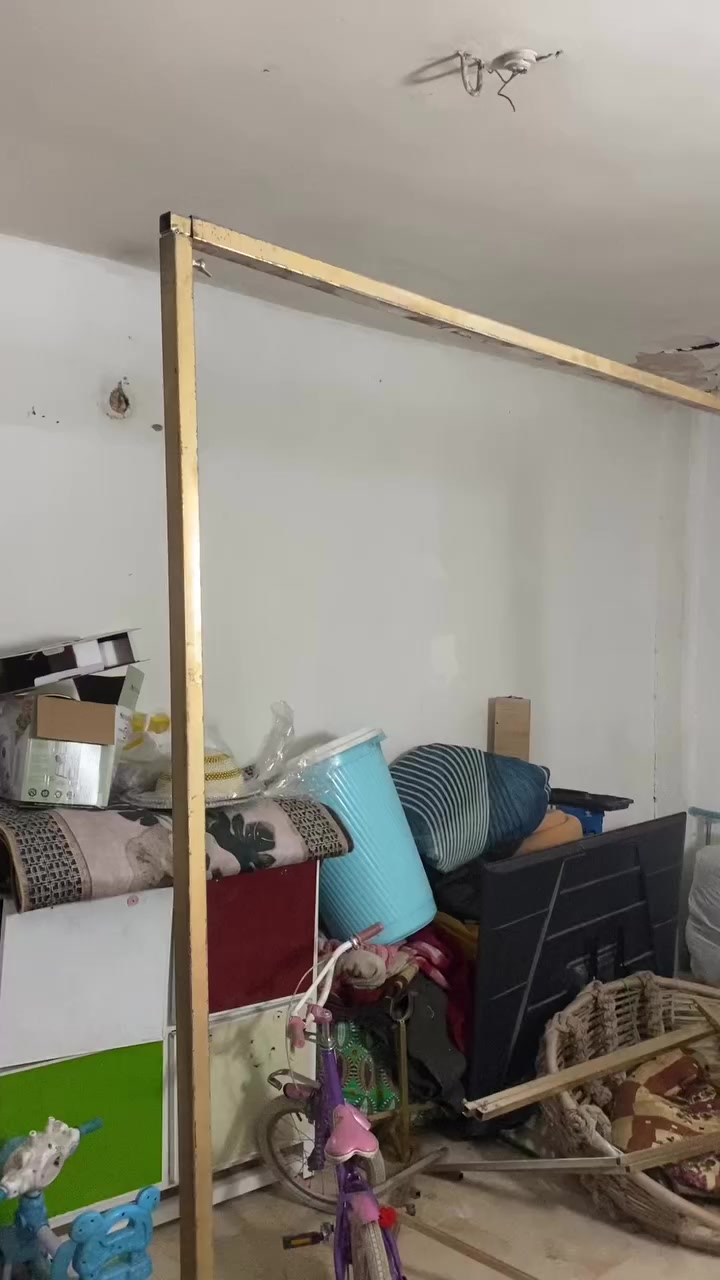 ستاند عدد 3 سلايت يفتح 4 متر او اكثر سعر الواحد 35 الف***********
