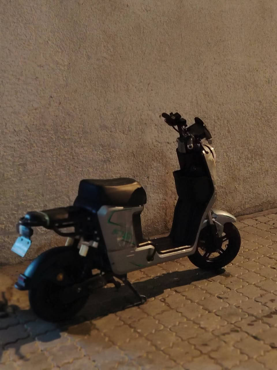 🏍️ للبيع – دراجة R9 موديل 2026
✅ الدراجة نظيفة جدًا، بحالة الوكالة.
✅ بلادها أصلية، وكل شيء فيها شغال 100%.
✅ جاهزة للفحص والمعاينة.
📍 الموقع: البصرة – الزبير
📞 للتواصل: ***********
