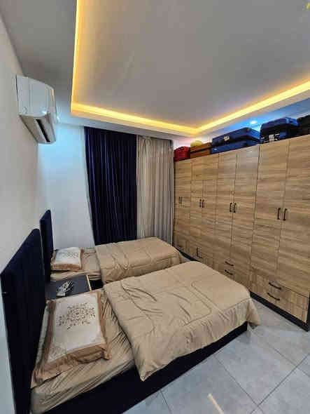 شقة للبيع على نظام قرض المصرف العقاري القديم بدون فائدة في مجمع النسيم ستي حي الجهاد.. المساحة ١٤٠ متر غرفتين نوم وصالة.. مؤثثة بالكامل..
تدفع للبائع مبلغ ١٩٥ مليون.. 
ومبلغ القرض المتبقي ١٢٥ مليون.. القسط الشهري ٦٥٧ ألف.. مجهزة بتدفئة وتبريد مركزي انفيرتر VRF اقتصادي.
اطلالة مباشرة على محلات بوليفارد النسيم..  
للتواصل والاستفسار ***********
متوفر واتس اب..
