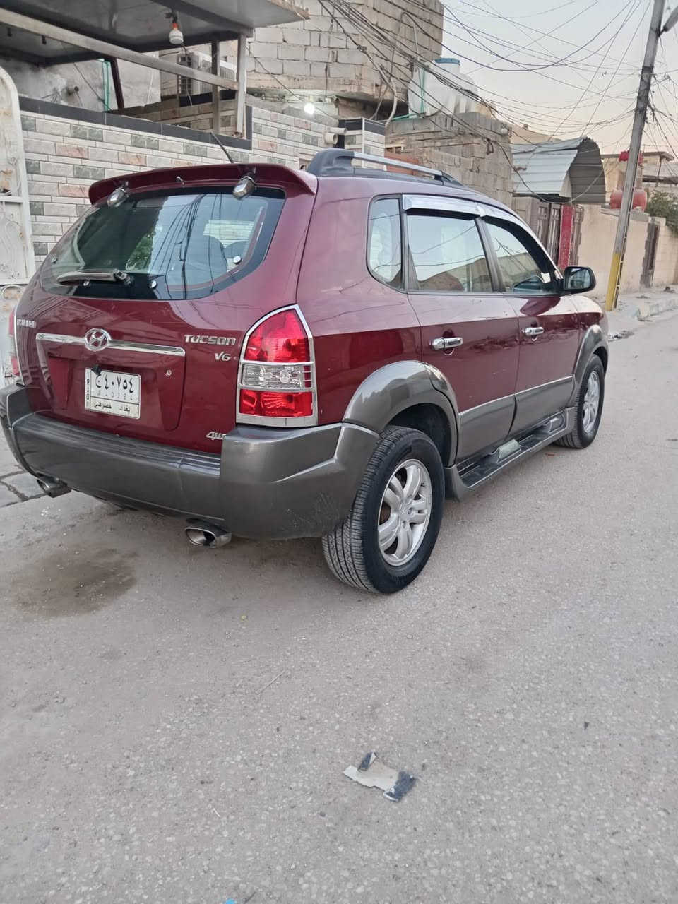 سلام عليكم
توسان موديل ٢٠٠٦ كير ومكينه مكفولات تبريد تدفه شغال 
ترايك البصره رقم بغداد بسمنه تحويل ثاني يوم بيه بس بنيد وخشم الجاملغ والباقي كفاله سياره وارد امريكي 
سعر ٨٨ وبيه مجال مكاني كربلاء حي العامل شراي يتصل ***********
