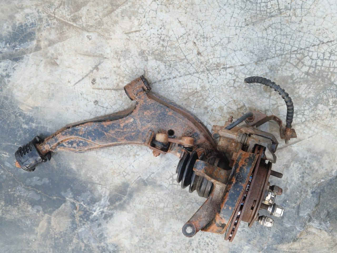 السلام عليكم من رخصة الادمن للبيع اربع بيبان ابيض شرط لا ضربه لا صبغ ولا خياس هنا ويداتهن وكيلونهن وتريشهن كاملات وبنيد وصندوك كامل وزوج فلنجات هنا وطبلاتهن ودعاميه اماميه بيضه وشفت ستيرن ودبلات اماميه وخلفيه ومشط ستيرن جديد هوه والبور كامل ودرمشفتات كاملات مكانهن بعقوبة التحرير *********** شتحتاج خابر وكير هم موجود عادي مال حاويه
