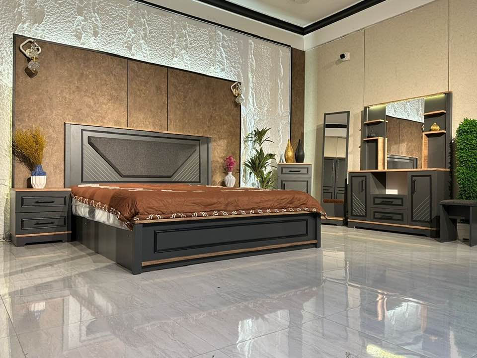 على بركة الله وصول غرفه تركيه درجه أولى ١٠ قطع .
قياس الكنتور مع الملحق ٣ متر و ٢٠ سم . ظهر بلوك .
قياس السرير ١٨٠ سم عرض ، طول ٢ متر ، السرير مخزن جك . 
السعر مليون و ٦٥٠ الف دينار مع الشد والتوصيل داخل مركز الحله مجانا .
الوسيم للاثاث التركي - حله - شارع ابو القاسم - مقابل صيدلية الأمل . 
للاستفسار الاتصال *********** - *********** واتساب .
