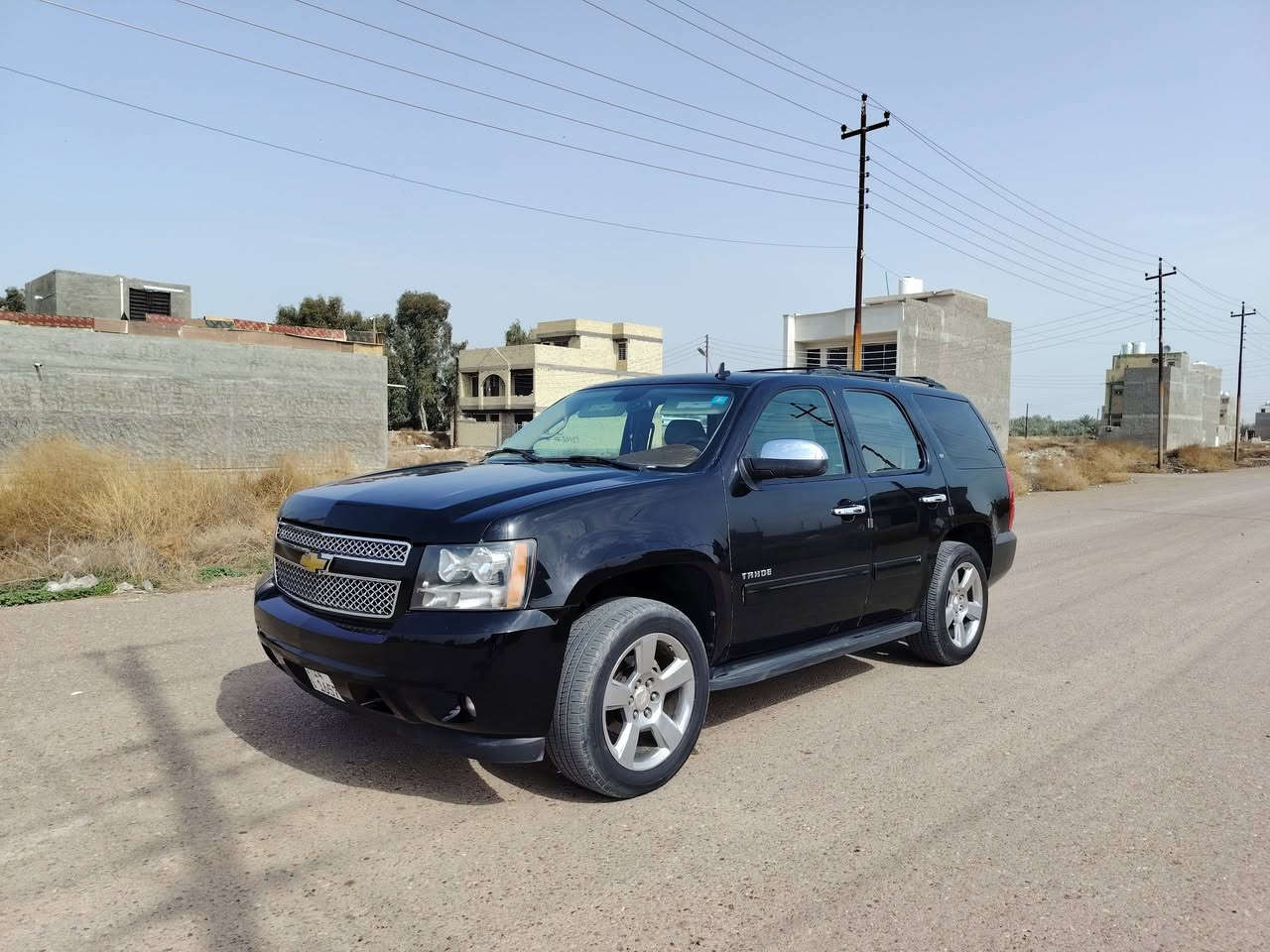 السلام عليكم اخوان للبيع تاهو بترا موديل 2014اصل رقم الدولي الجديد سنويه وهزه جديده تحويل مباشر محرك 5300 كير 1000 السيارة وارد امريكي حادثها باب السايق وبيها رش 3قطع كير محرك تخم تاير حداده كلها جديده 230ورقه بيع اومراوس حسب القناعه للاتصال *********** مكانها بغداد الدوره
