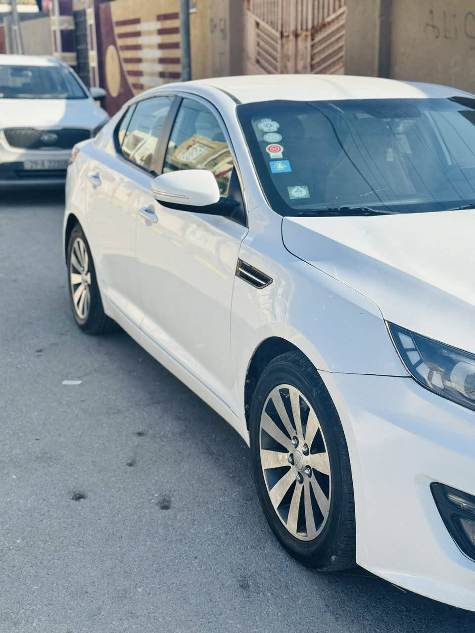 كيا اوبتيما 2013
وارد امريكي محرك 2400 GDi حادثها 3 قطع جاملغين الخلفيات والجنطه والسونار موجود ويه الصور.  مكينه وكير كفاله تخم تاير جديد صدر جديد هزه جديده السياره جاهزه من كلشي كل نقص مابيها مكاني الكوت الحي 

#السعر_104وبيها مجال 

***********
