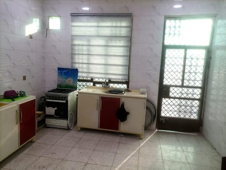 بيت للبيع في منطقة حي الصفا  قبل حولي المحمودية خلف محطة وقود الصفا المساحة ٣٠٠ م بناء حديث ٢٠٢٤ واجهة ١٥ م ونزال ٢٠ م زراعي سند ٢٥ طابق واحد يحتوي على استقبال + غرفتين نوم +صالة +مطبخ وحمام داخلي وصحيات خارجية + مساحة جانبية ٥٥ م ترهم حديقه او مشتمل بالإضافة إلى كراج السعر ١١٠ مليون وبيه مجال  رقم التلفون ***********
