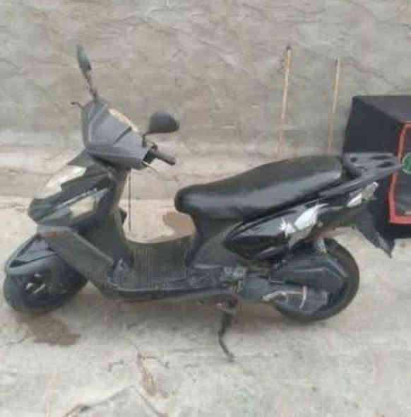 السلام عليكم ورحمة الله وبركاته دراجة للبيع السعر خاص بيها عطل بصيط دكمة مال سلف عطلانة للتواصل ***********
