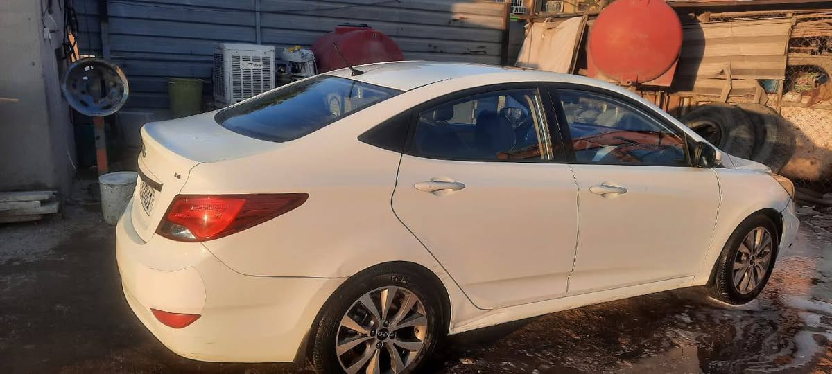 السلام عليكم
اكسنت خليجي مديل 2016 بيه جاملغ اثر شخوط ومصبوغ ودعاميات مبدلات باب السايق بارد شبرفقط 
مكينه مكفوله كير مكفول تبريد ثلج❄ 
باسمي تحويل ثاني يوم 
مكاني بغداد الحريه
*********** رقم صاحب السياره
عارضه ب 105بيه مجال بسيط 
مكلف بل نشر
